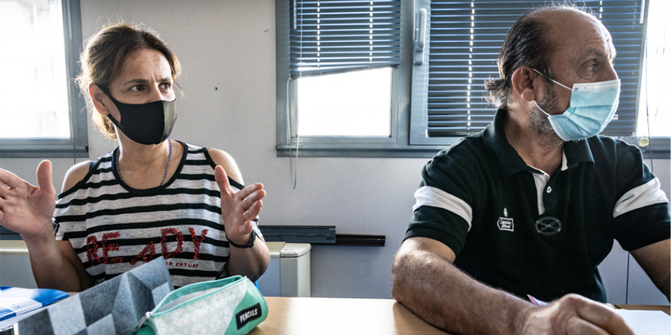 leo-pro-2-stagiaires-table